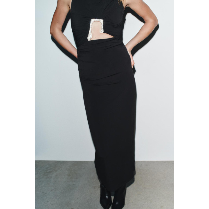 ПЛАТЬЕ СО СБОРКАМИ, ВЫРЕЗАМИ И БЛЕСТКАМИ