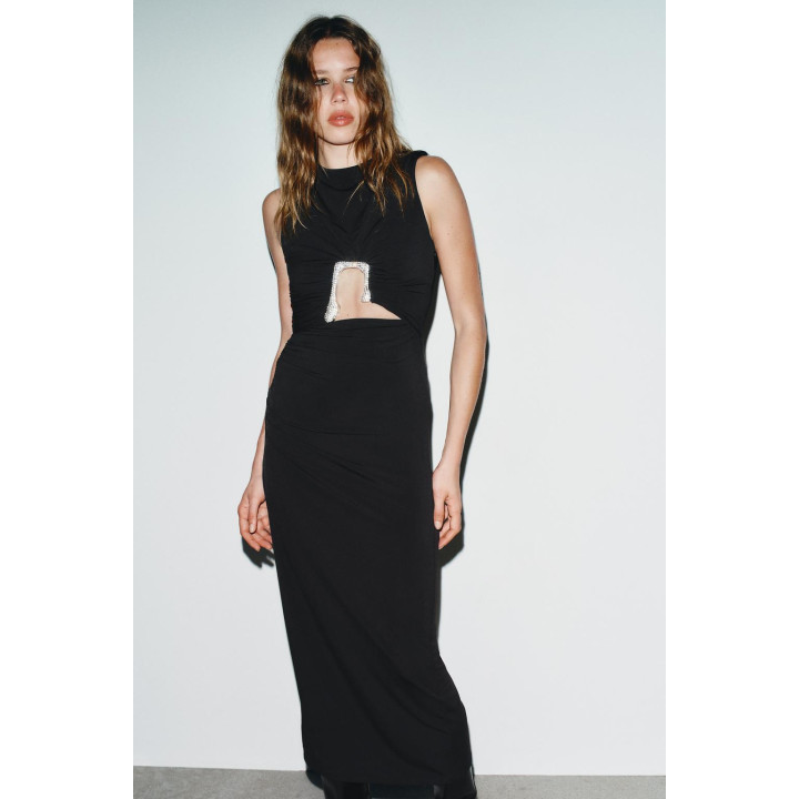 ПЛАТЬЕ СО СБОРКАМИ, ВЫРЕЗАМИ И БЛЕСТКАМИ