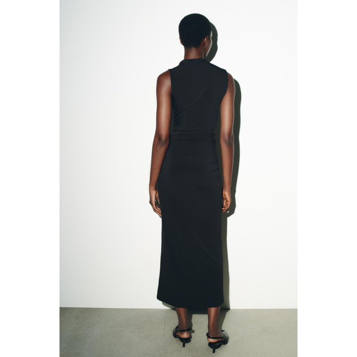 ПЛАТЬЕ СО СБОРКАМИ, ВЫРЕЗАМИ И БЛЕСТКАМИ