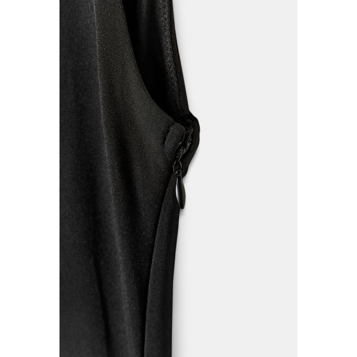 ПЛАТЬЕ СО СБОРКАМИ, ВЫРЕЗАМИ И БЛЕСТКАМИ