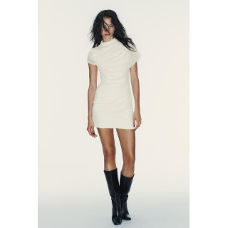 Платье с коротким фасоном и сопровождающей накидкой