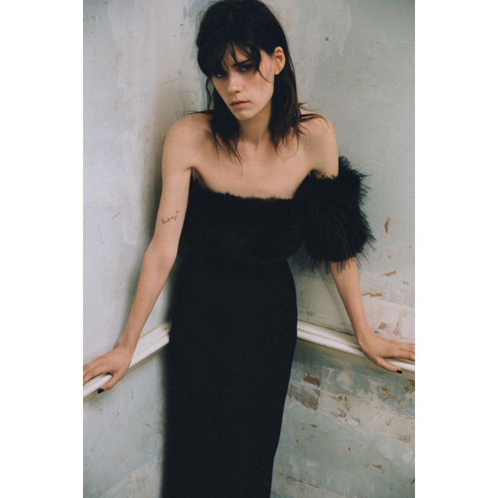 ПЛАТЬЕ МИДИ С ДЕТАЛЬЮ ИЗ ИСКУССТВЕННОГО МЕХА