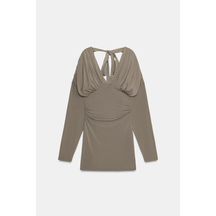 КОРОТКОЕ ПЛАТЬЕ С ОБЪЕМНЫМИ ДЕТАЛЯМИ