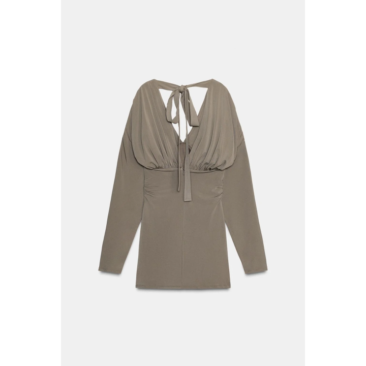 КОРОТКОЕ ПЛАТЬЕ С ОБЪЕМНЫМИ ДЕТАЛЯМИ