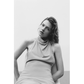 ПЛАТЬЕ ХАЛТЕР С ДЕКОРОМ