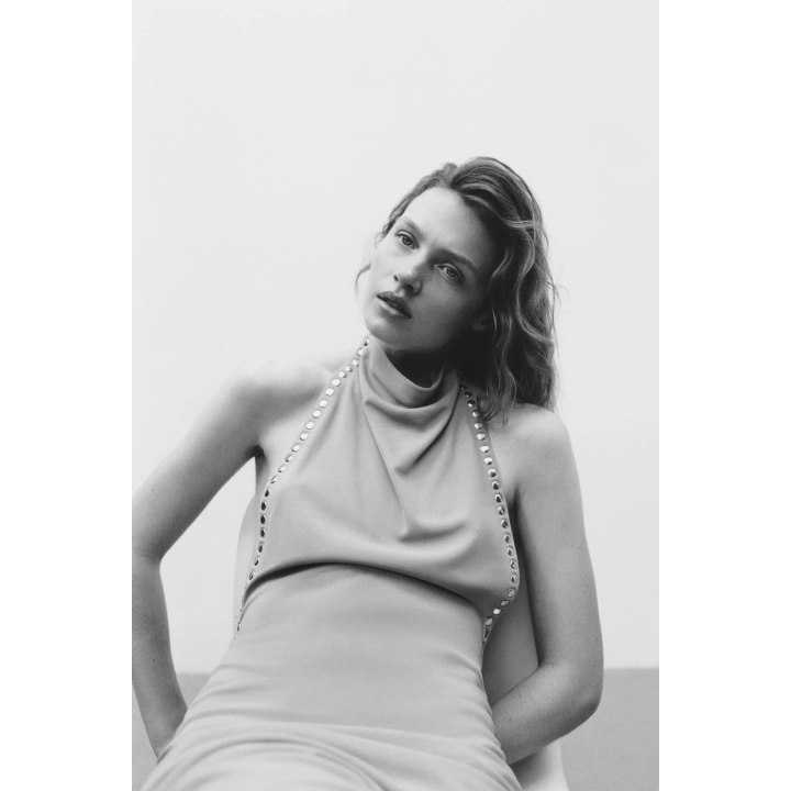 ПЛАТЬЕ ХАЛТЕР С ДЕКОРОМ