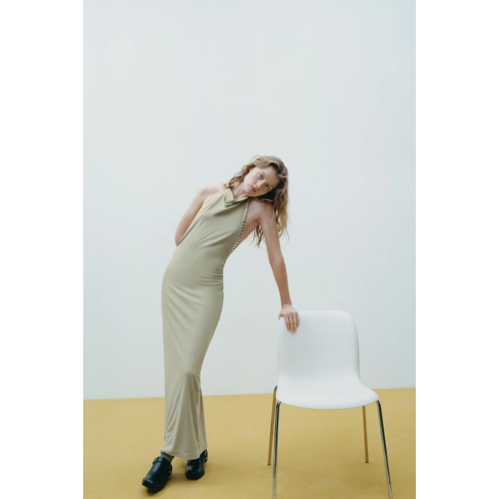 ПЛАТЬЕ ХАЛТЕР С ДЕКОРОМ