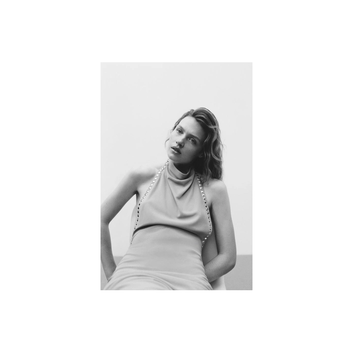 ПЛАТЬЕ ХАЛТЕР С ДЕКОРОМ