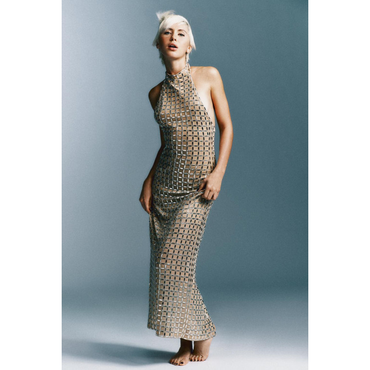 ПЛАТЬЕ МИДИ С ГОРЛОВИНОЙ ХАЛТЕР ИЗ СЕТКИ С БЛЕСТКАМИ