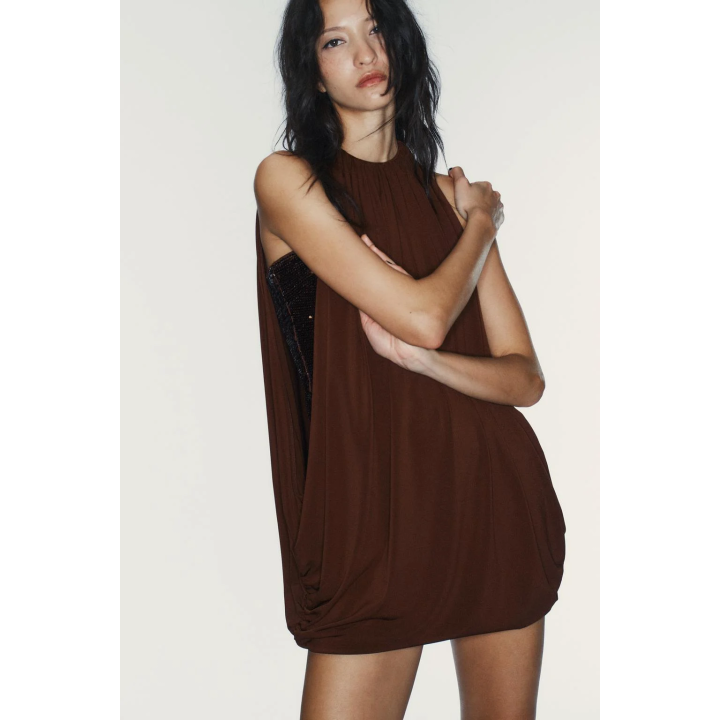 Платье с пайетками и баллонным подолом