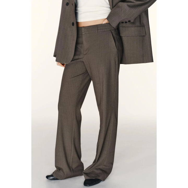 БРЮКИ В ТОНКУЮ ПОЛОСКУ