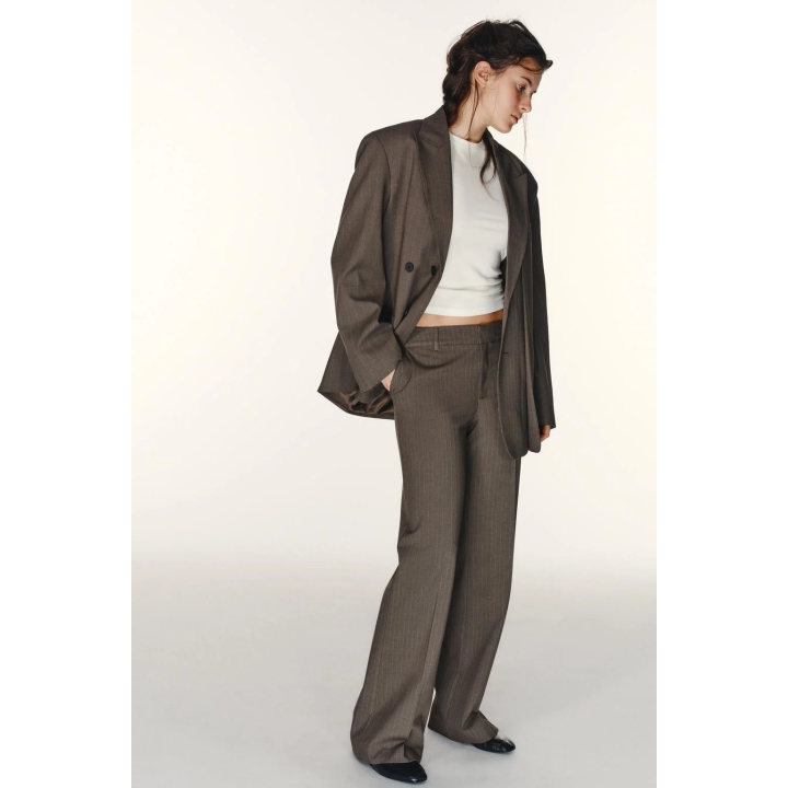 БРЮКИ В ТОНКУЮ ПОЛОСКУ