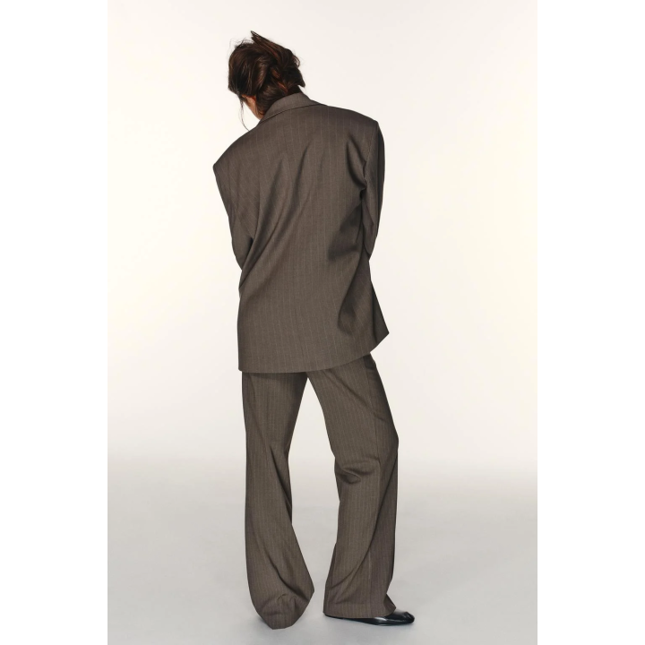 БРЮКИ В ТОНКУЮ ПОЛОСКУ