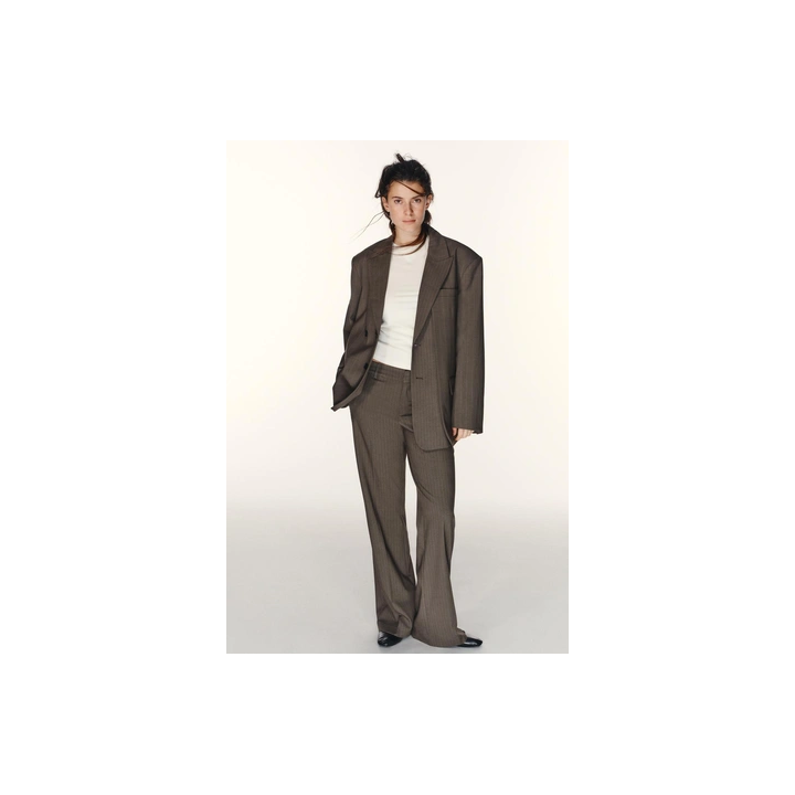 БРЮКИ В ТОНКУЮ ПОЛОСКУ