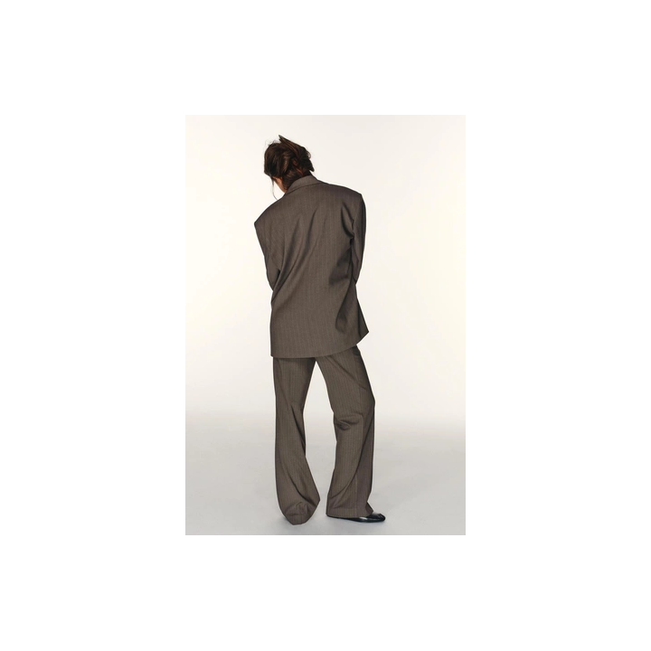 БРЮКИ В ТОНКУЮ ПОЛОСКУ