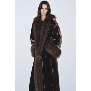 ПАЛЬТО ИЗ ВЕЛЬВЕТА С ПРИНТОМ И ЭФФЕКТОМ МЕХА