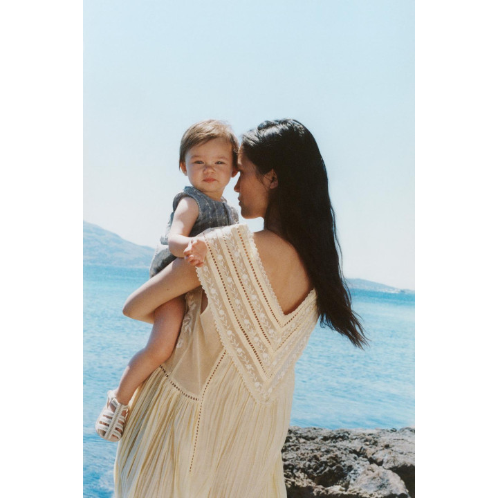 Комбинезон с вышивкой