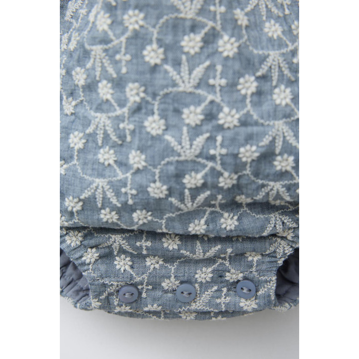 Комбинезон с вышитыми цветочными оборками