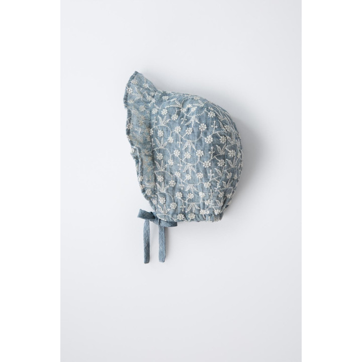 Швейцарский боннет с вышивкой