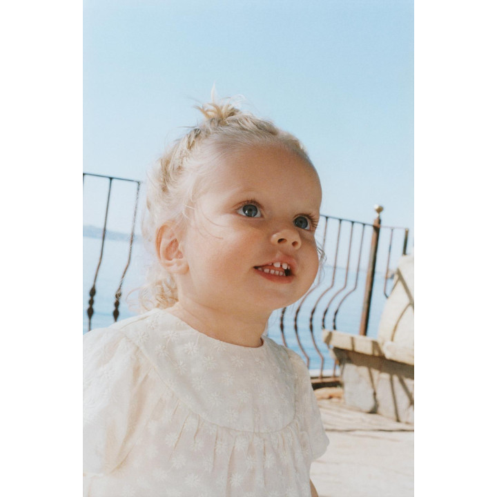 БЛУЗА С ЦВЕТОЧНОЙ ВЫШИВКОЙ