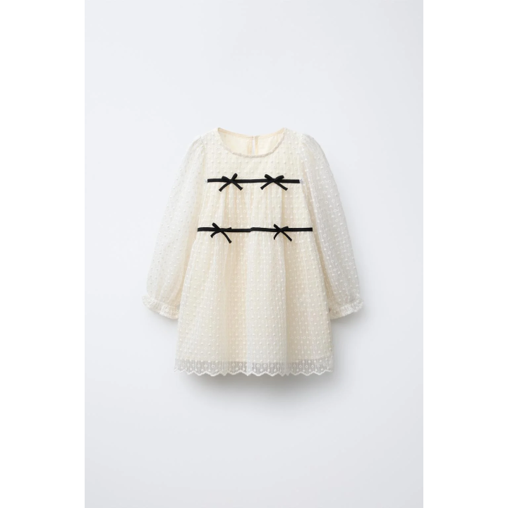 ПЛАТЬЕ ИЗ ТЮЛЯ С ВЫШИВКОЙ И БАНТАМИ