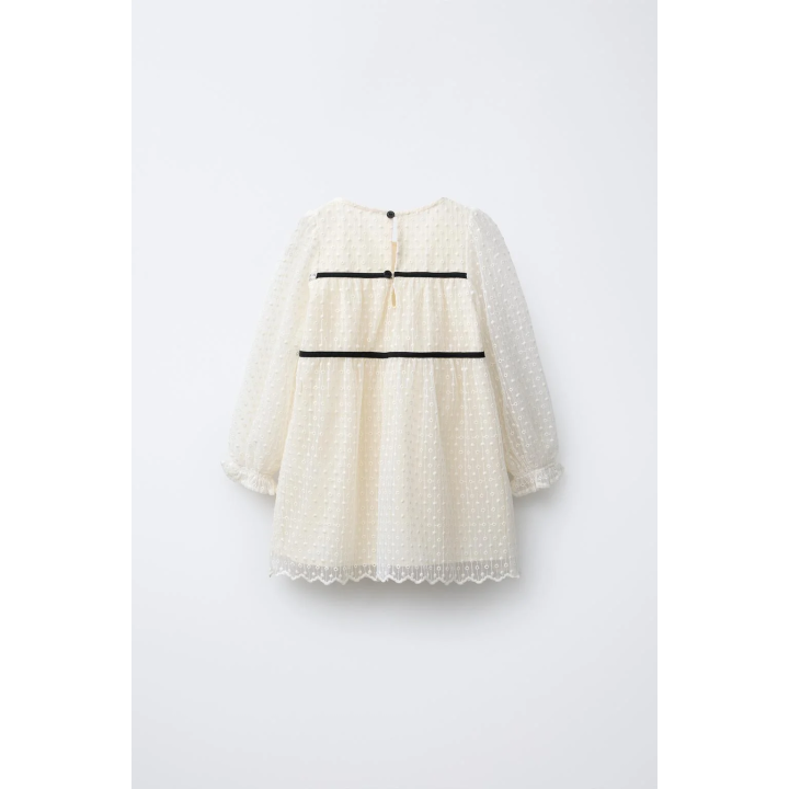 ПЛАТЬЕ ИЗ ТЮЛЯ С ВЫШИВКОЙ И БАНТАМИ