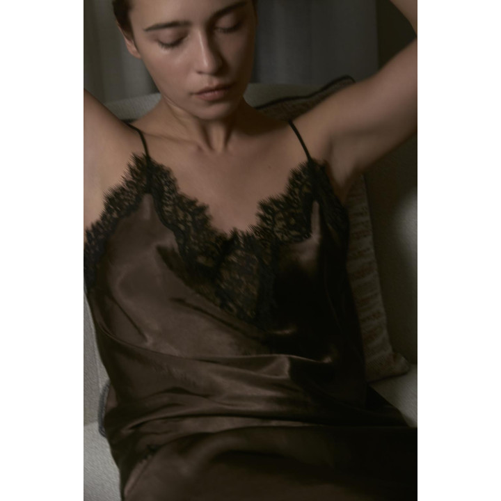 АТЛАСНЫЙ ТОП С КРУЖЕВОМ