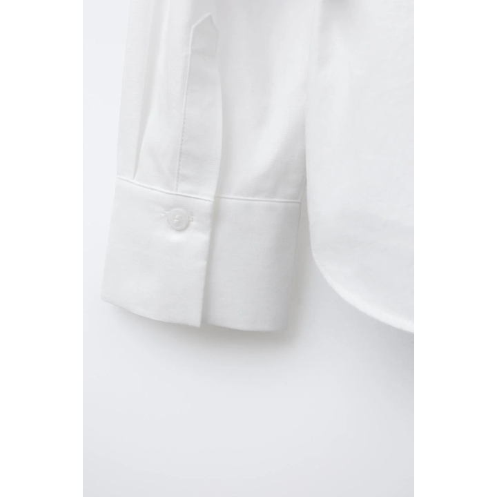 РУБАШКА ИЗ ПОПЛИНА, ВЯЗАНЫЙ ЖИЛЕТ И БАРХАТНЫЕ БАНТЫ