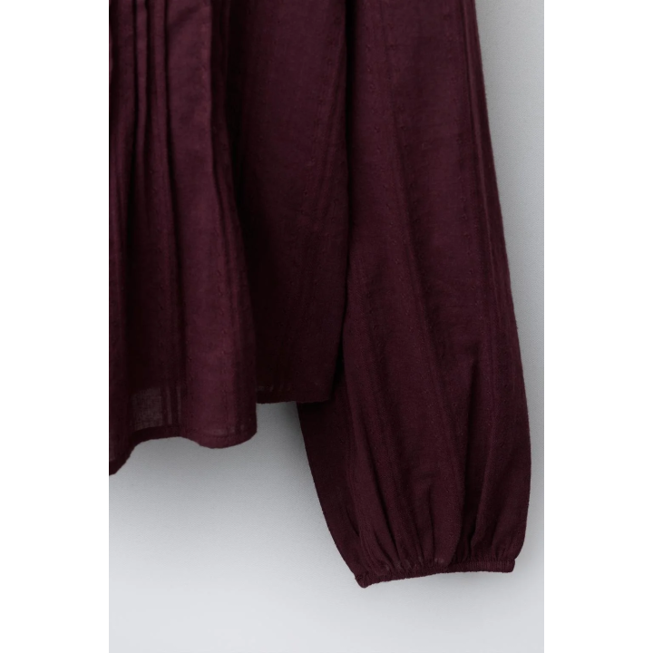 РУБАШКА В РОМАНТИЧЕСКОМ СТИЛЕ ИЗ РЕЛЬЕФНОЙ ТКАНИ