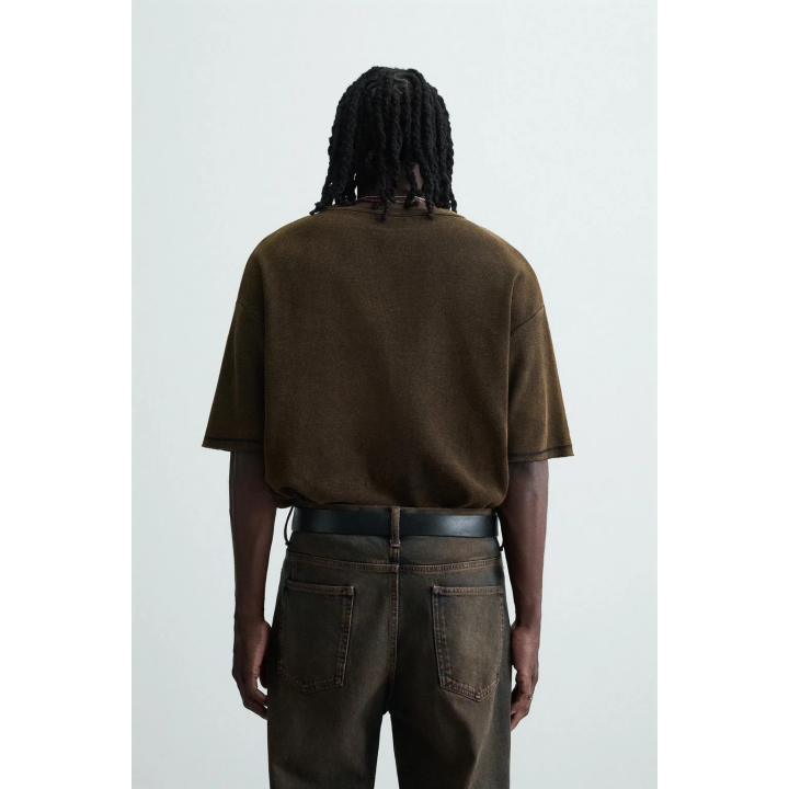 ТРИКОТАЖНАЯ ФУТБОЛКА С ПРИНТОМ И ЭФФЕКТОМ ПОТЕРТОСТИ