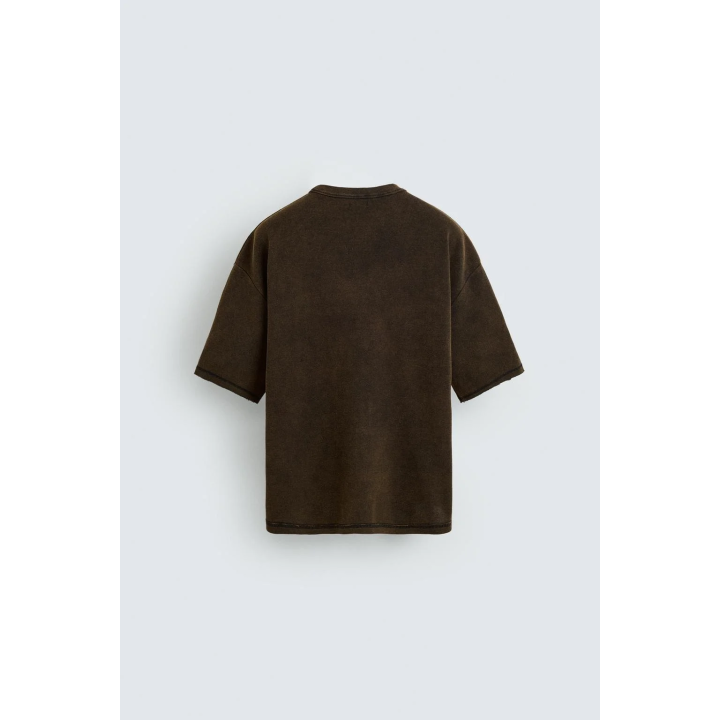 ТРИКОТАЖНАЯ ФУТБОЛКА С ПРИНТОМ И ЭФФЕКТОМ ПОТЕРТОСТИ