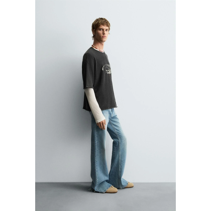 ТРИКОТАЖНАЯ ФУТБОЛКА С ПРИНТОМ И ЭФФЕКТОМ СТИРКИ