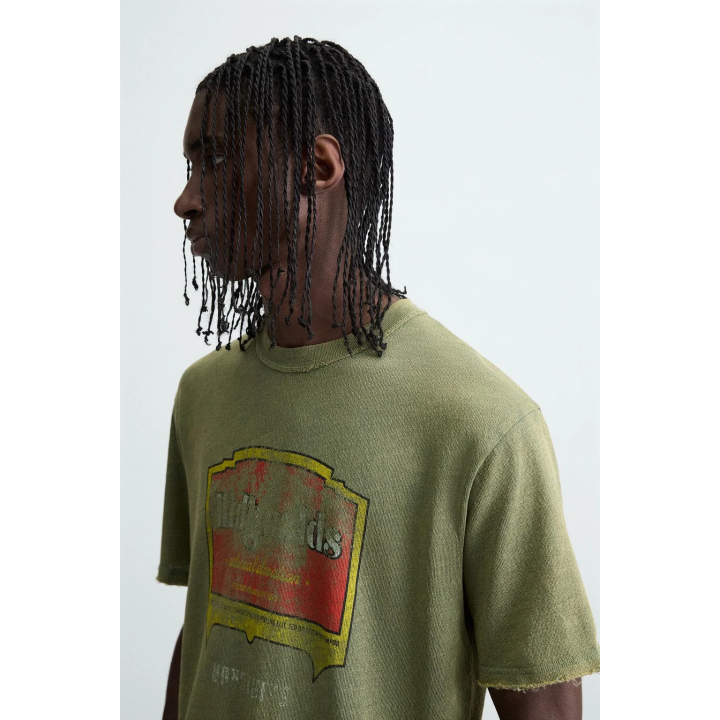 ТРИКОТАЖНАЯ ФУТБОЛКА С ПРИНТОМ И ЭФФЕКТОМ СТИРКИ