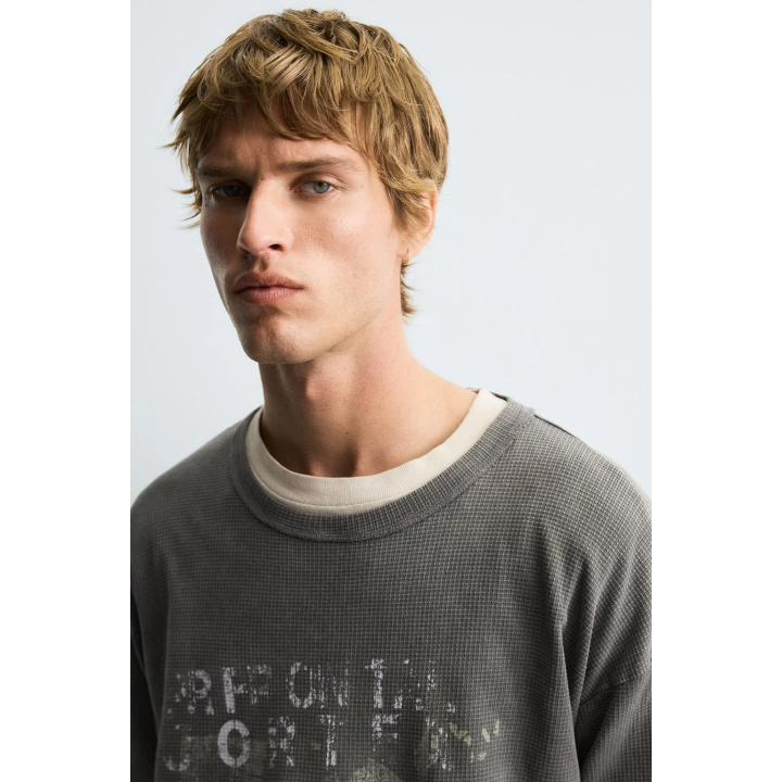 Трикотажная футболка в полоску с эффектом потертости