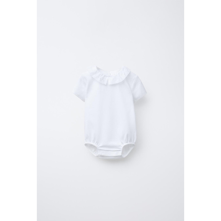 Боди с воротничком петер пэн и швейцарской вышивкой