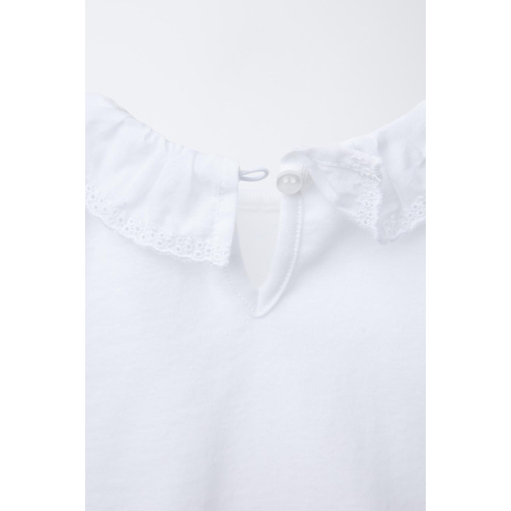 Боди с воротничком петер пэн и швейцарской вышивкой