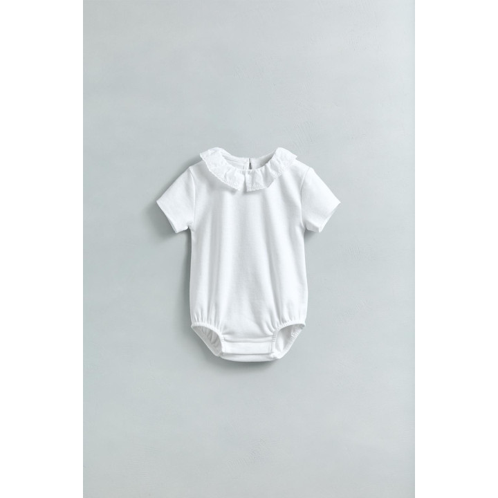 Боди с воротничком петер пэн и швейцарской вышивкой