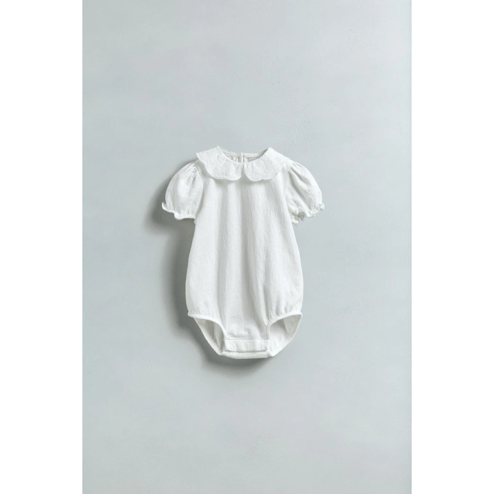 Боди с воротничком с вышивкой