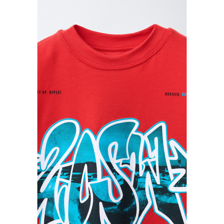 ФУТБОЛКА С ГРАФФИТИ-ПРИНТОМ