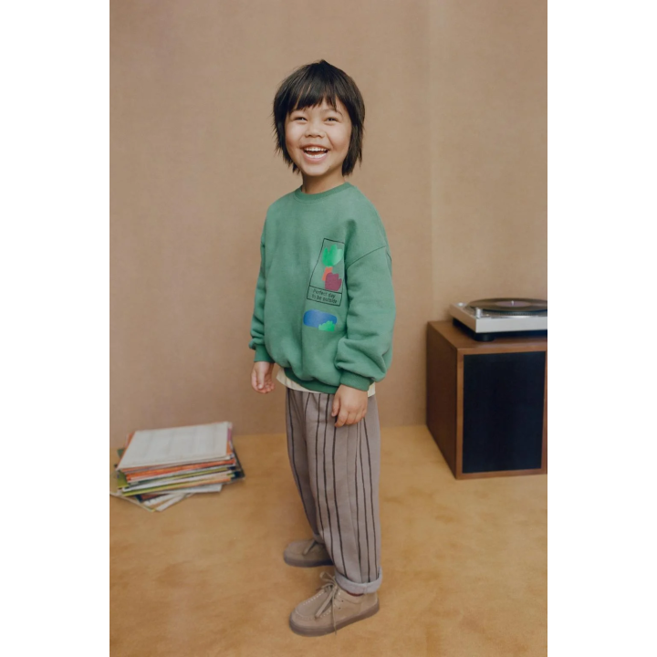 БРЮКИ В ПОЛОСКУ С НАШИВКОЙ