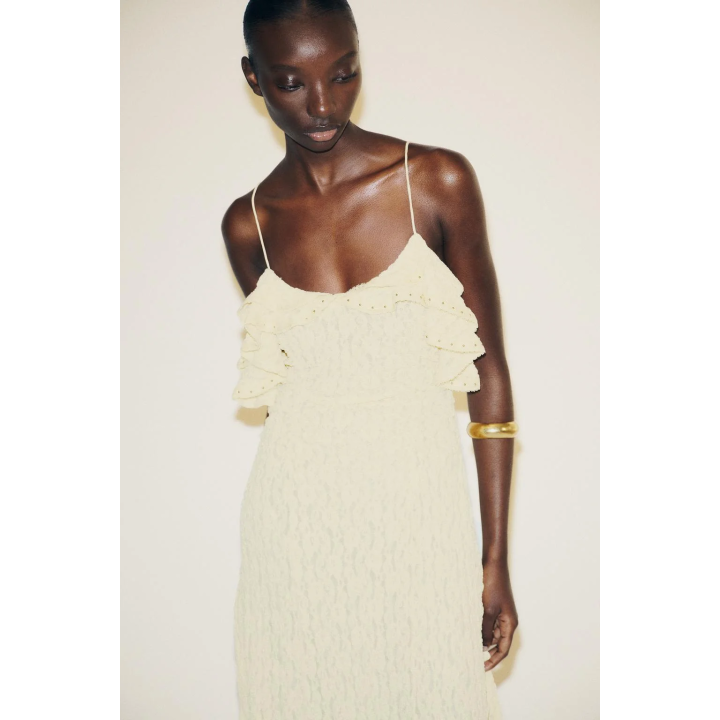 КРУЖЕВНОЕ ПЛАТЬЕ С ЗАКЛЕПКАМИ