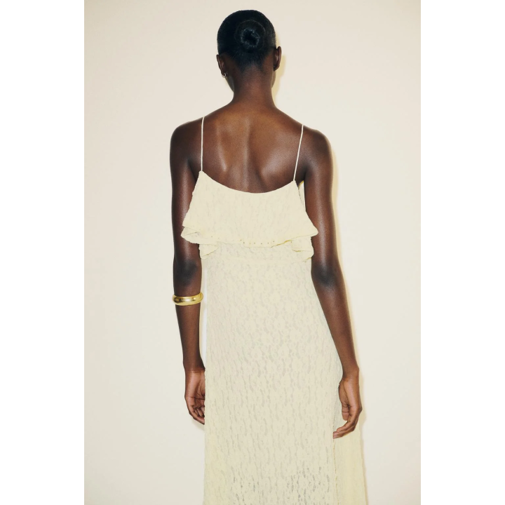 КРУЖЕВНОЕ ПЛАТЬЕ С ЗАКЛЕПКАМИ