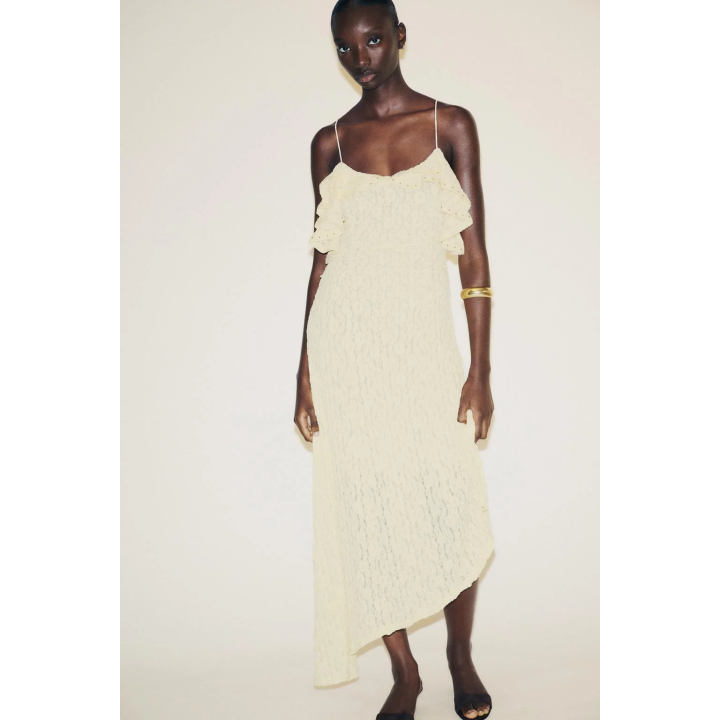 КРУЖЕВНОЕ ПЛАТЬЕ С ЗАКЛЕПКАМИ