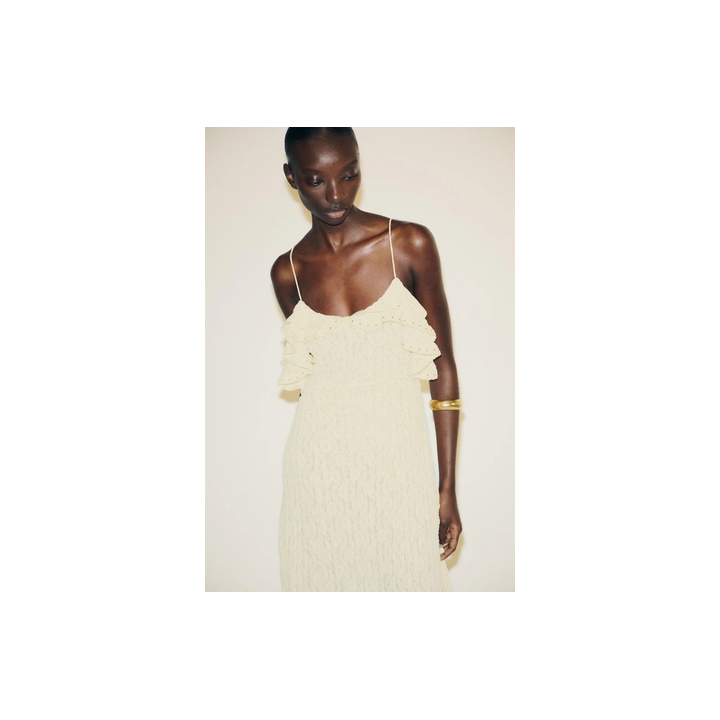 КРУЖЕВНОЕ ПЛАТЬЕ С ЗАКЛЕПКАМИ