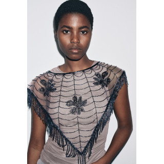 НАКИДКА С ВЫШИВКОЙ И БУСИНАМИ