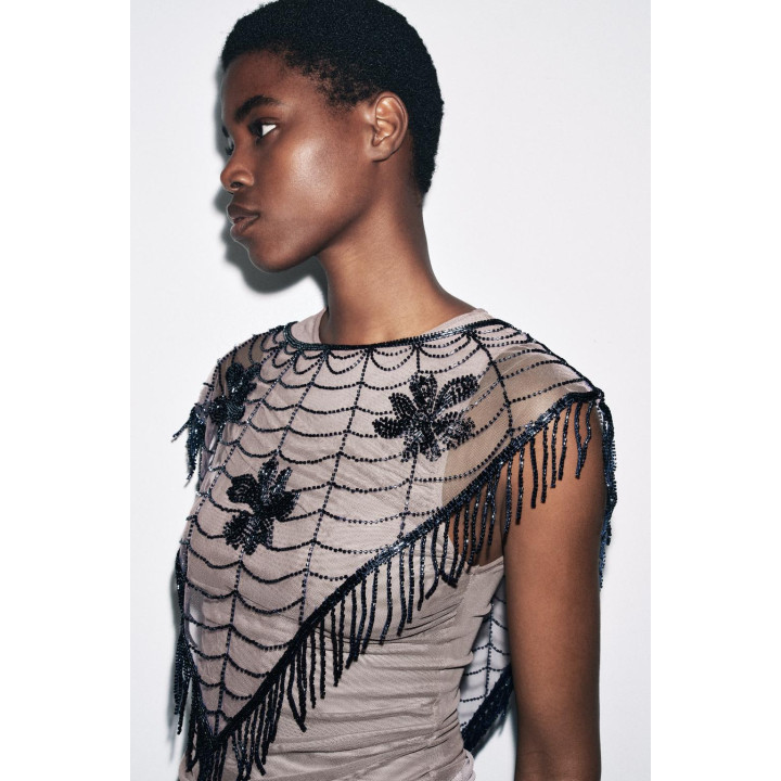 НАКИДКА С ВЫШИВКОЙ И БУСИНАМИ