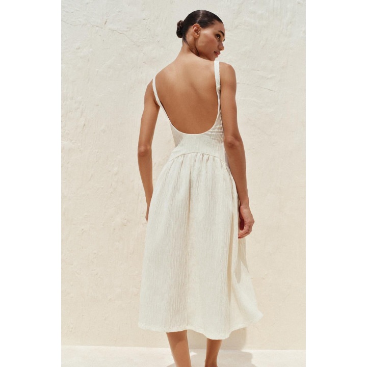 Платье с текстурой и бретельками