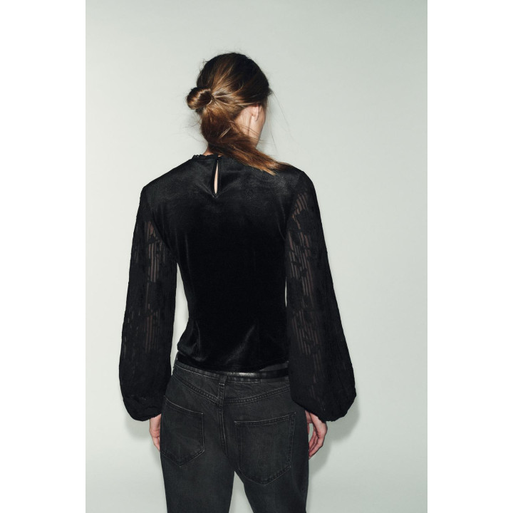 БАРХАТНЫЙ ТОП С ВЫШИВКОЙ