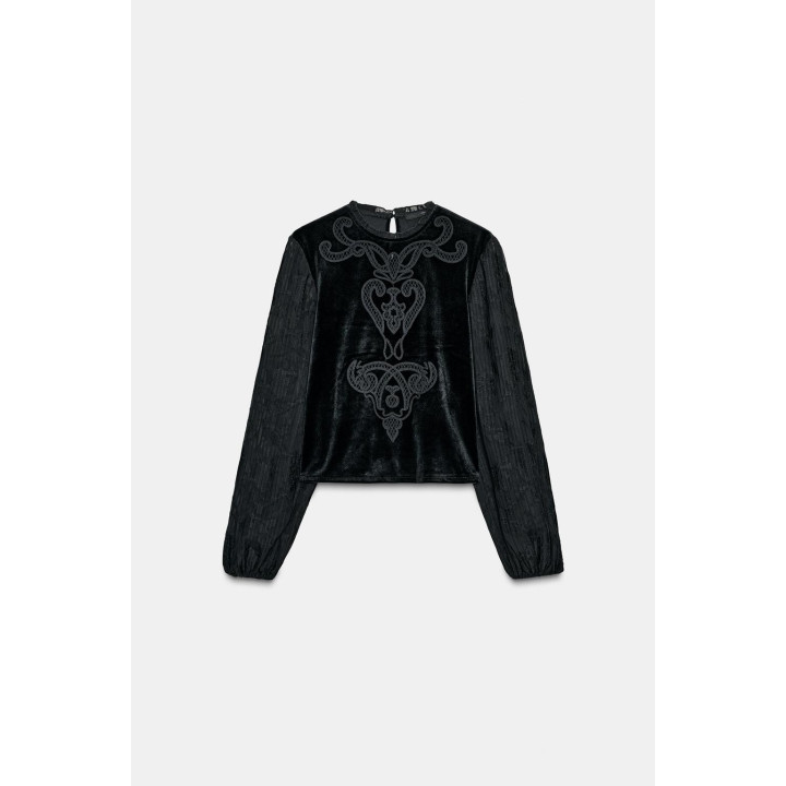 БАРХАТНЫЙ ТОП С ВЫШИВКОЙ