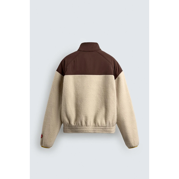 КУРТКА ИЗ ИСКУССТВЕННОЙ ОВЧИНЫ С КОНТРАСТНЫМИ ВСТАВКАМИ